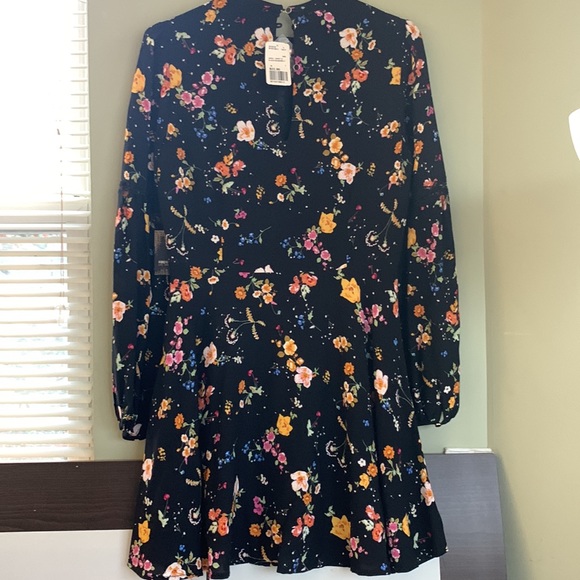 Black flower pattern long sleeve dress - Picture 2 of 8